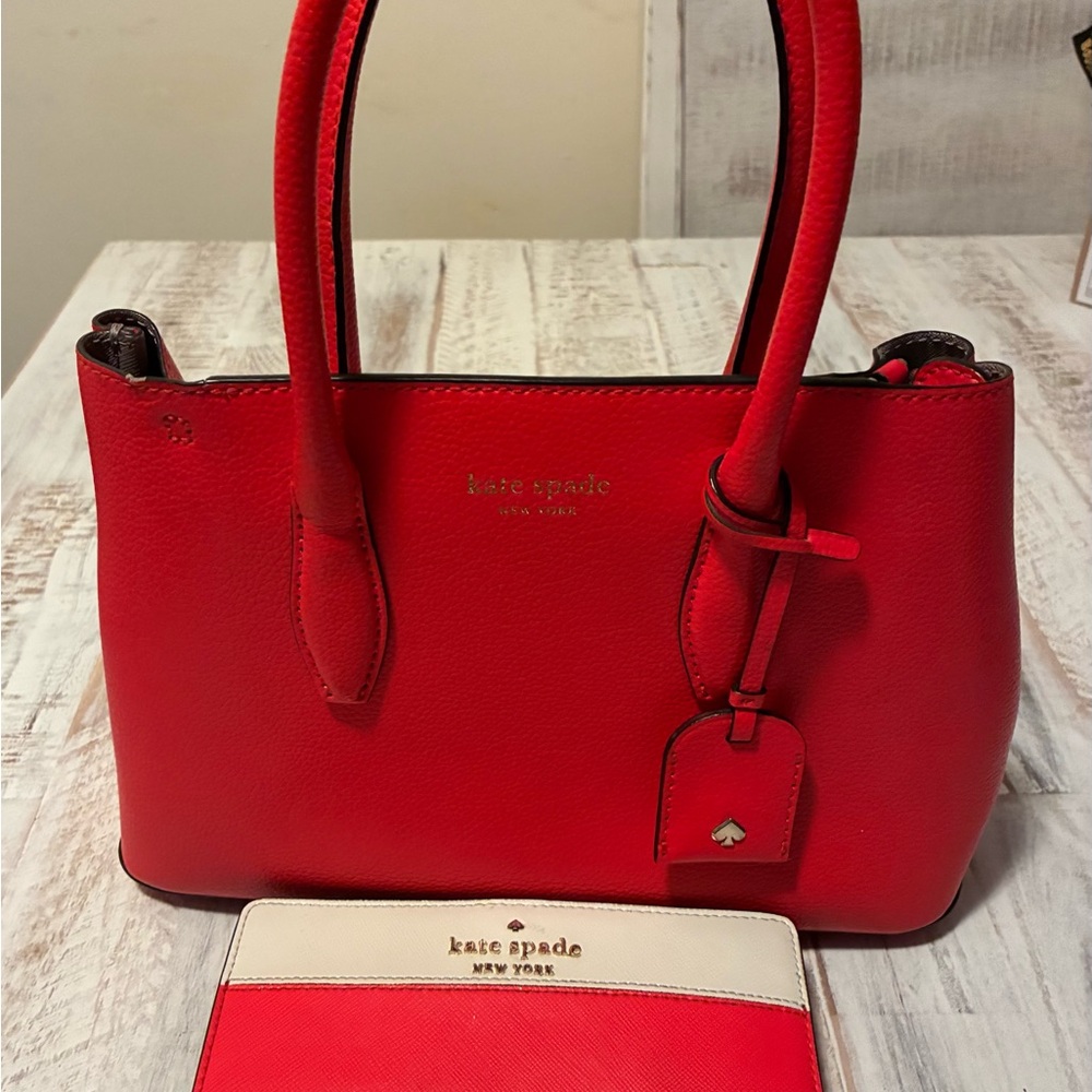 Kate Spade Eva Small Satchel with a matching wallet 💕